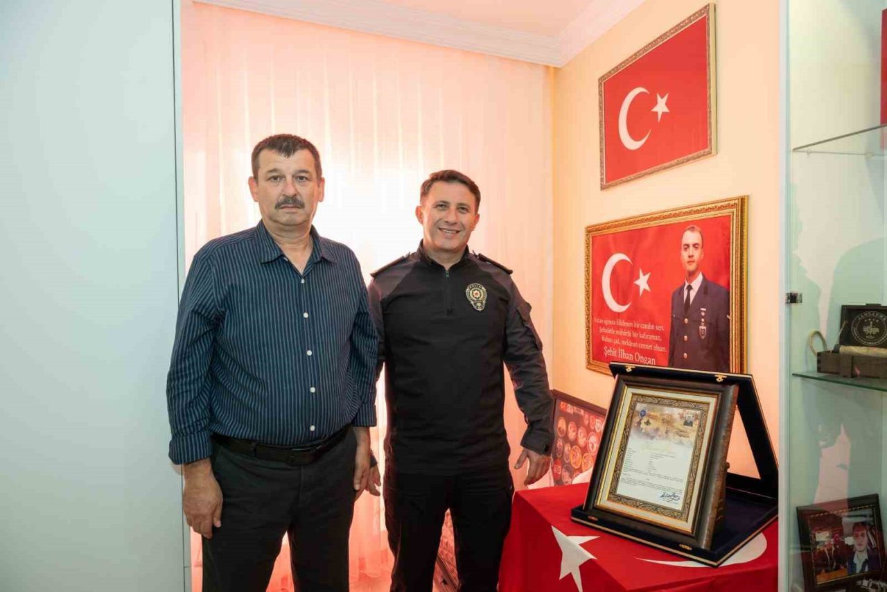 Bilecik İl Emniyet Müdürü Erdem Çağlar, şehit İlhan Ongan’ın ailesini