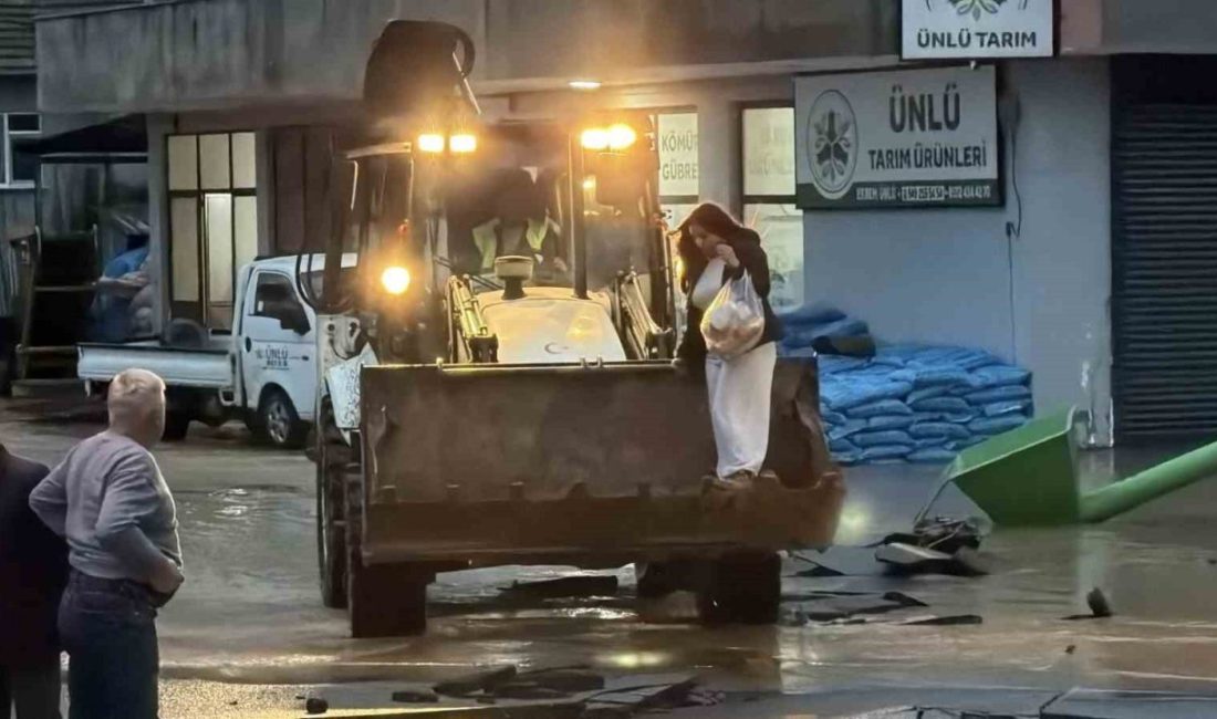Sakarya’nın Karasu ilçesinde etkili olan kuvvetli sağanak yağışın ardından adeta