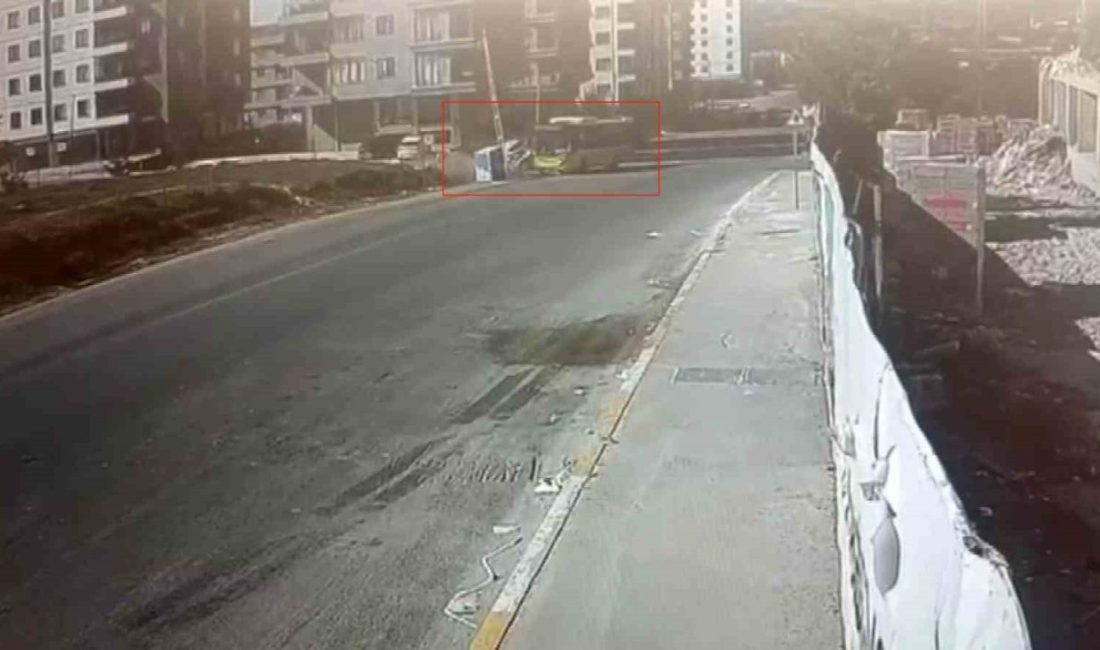 Sultanbeyli’de İETT otobüsü ile otomobilin çarpışması sonucu meydana gelen kazada