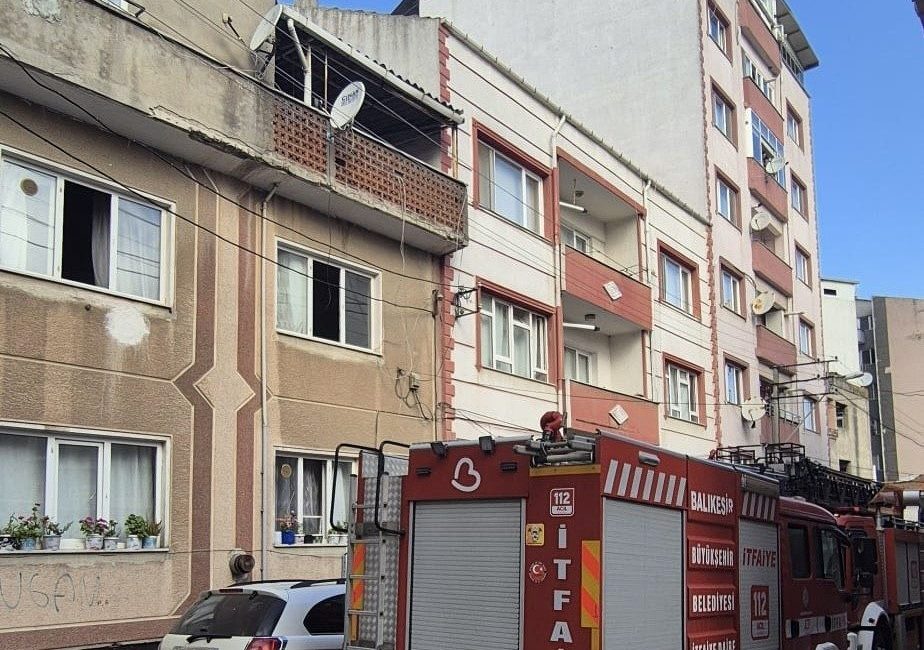 Balıkesir’in Susurluk ilçesinde bir evde şofbenden çıkan yangında, uykuda olan