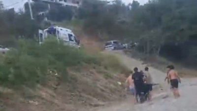 Tekirdağ’ın Süleymanpaşa ilçesine bağlı Topağaç Mahallesi’nde, dalgalı denize giren 4