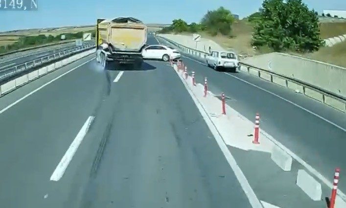 Tekirdağ’da Çorlu Çevre Yolu Hatip Mahallesi girişindeki bölünmüş yolda, kontrolsüz