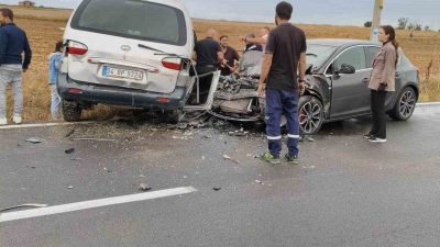 Tekirdağ’ın Ergene ilçesinde panelvan ile otomobilin çarpışması sonucu 2’si çocuk
