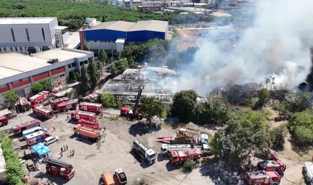 Tuzla’da kimyasal fabrikasında çıkan yangın yaklaşık 4 saatlik çalışmanın ardından