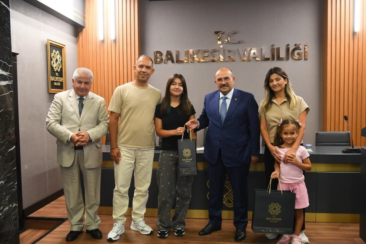 Balıkesir Valisi İsmail Ustaoğlu , Liselere Giriş Sınavı’ında tam puan